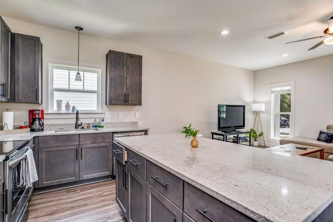 Beach Flow Bungalow-Mins To Downtown-Dining-Base Pensacola Bagian luar foto