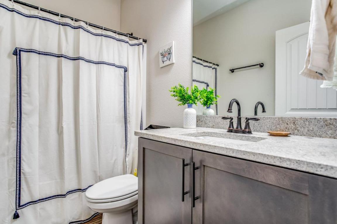 Beach Flow Bungalow-Mins To Downtown-Dining-Base Pensacola Bagian luar foto