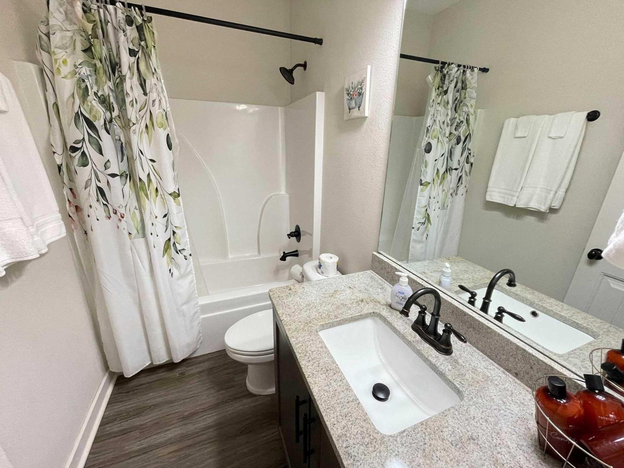 Beach Flow Bungalow-Mins To Downtown-Dining-Base Pensacola Bagian luar foto